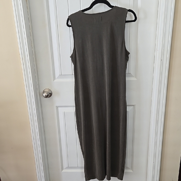 Lou & Grey Signaturesoft Sleeveless Button-Down Midi Dress in Olive - Picture 4 of 4